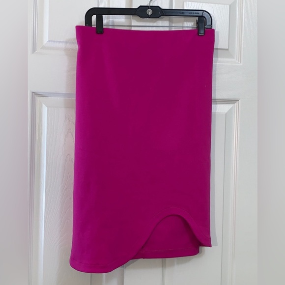 Sammy B Women's High-Rise Scuba A-Line 
Adult wavy structured skirt set - Picture 4 of 4